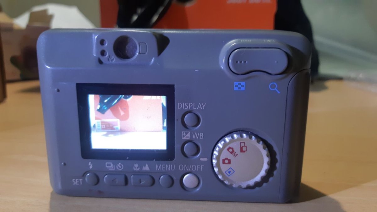 Canon PowerShot A20 Compact Digital Camera 2.1MP with CF Memory 