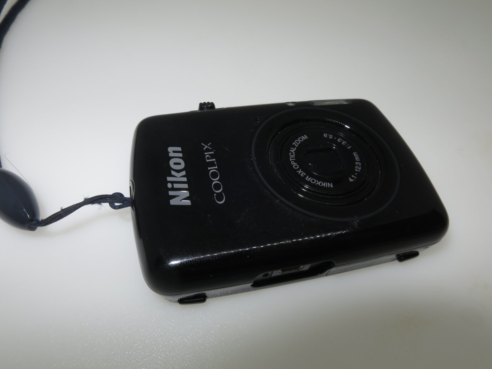 デジタルカメラ Nikon COOLPIX S01 BLACK Nikon Coolpix S01 Ultra Compact Digital Camera with USB Charger